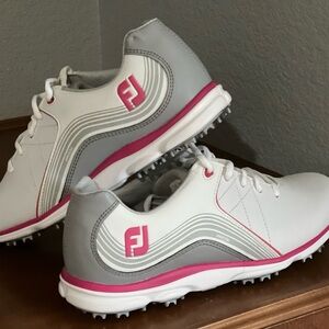 New FootJoy Womens Pro/SL Spikeless Golf Shoes White/Grey/Pink - 98101